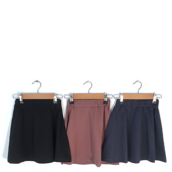 מארז 3 חצאיות ברך פרנץ' טרי שחור-כחול-חום בנות