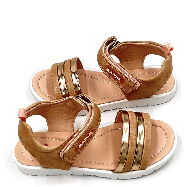 סנדלים עם רצועות נוצצות בנות