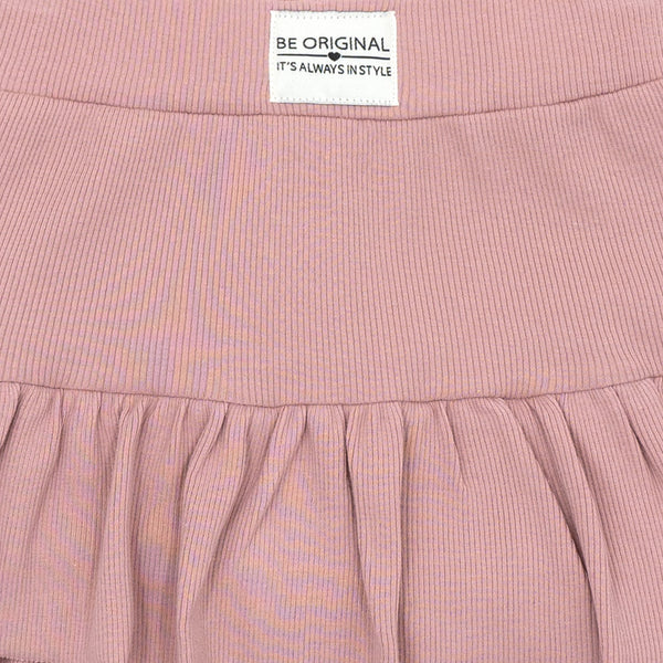 חליפת חצאית ריב עם פתח בגב