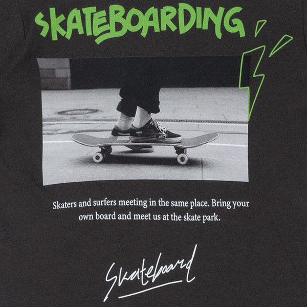 חולצת מעבר מודפסת סקייטבורד