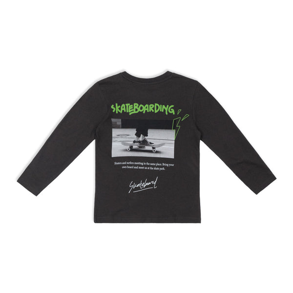 חולצת מעבר מודפסת סקייטבורד