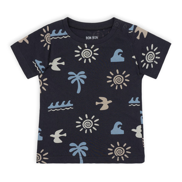 זוג חליפות הדפס ואפליקציה