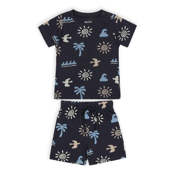 זוג חליפות הדפס ואפליקציה