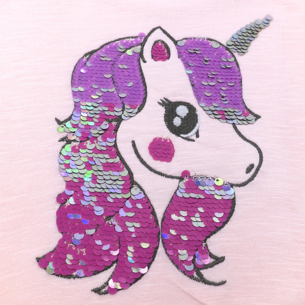 זוג חולצות עם גב פתוח ואפליקציות בנות