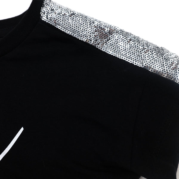 זוג חולצות בגזרה רחבה עם אפליקציות בנות