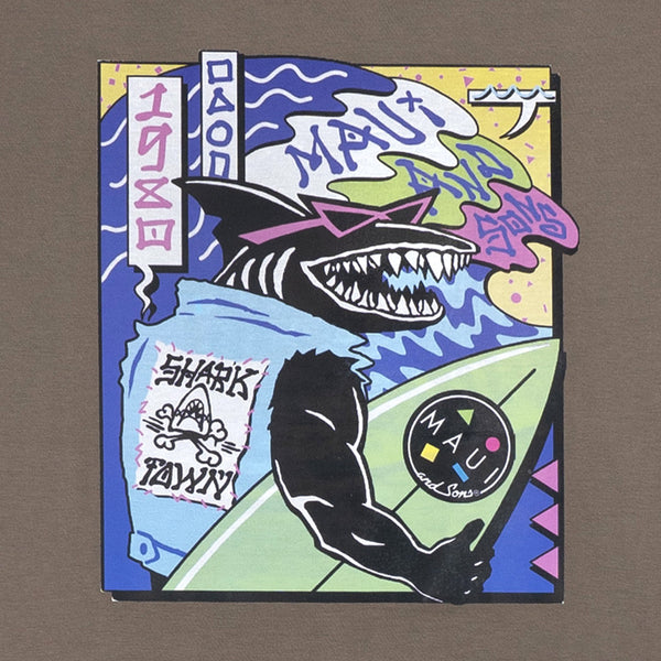 חולצת Maui & Sons מודפסת Shark Town גברים S-XXXL