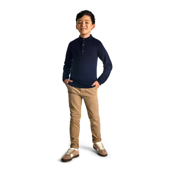 סריג מינוטי עם צווארון כפתורים