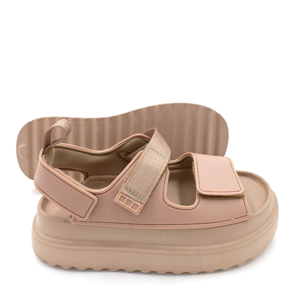 סנדלים עם רצועות וסוליה גבוהה נשים