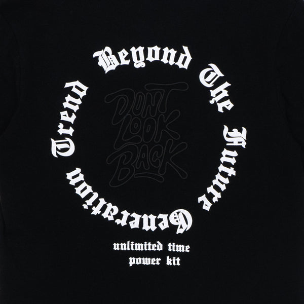 זוג חולצות לייקרה שחור לבן הדפס מובלט בנים