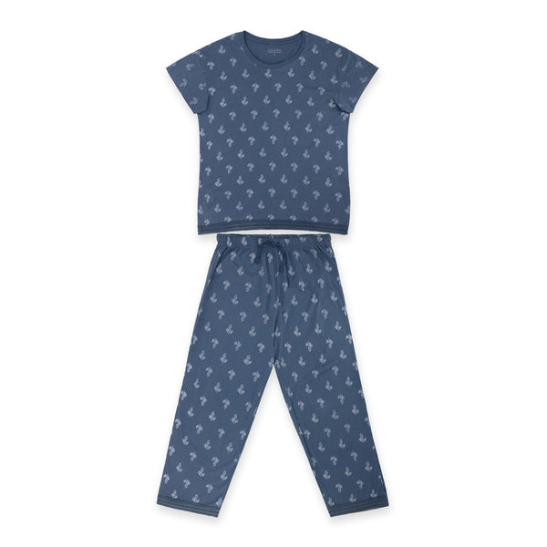 פיג'מה מודל עם תחרה