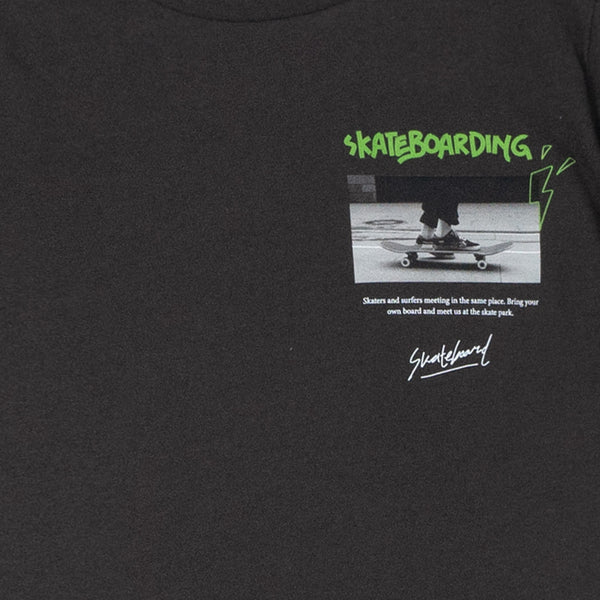 חולצת מעבר מודפסת סקייטבורד