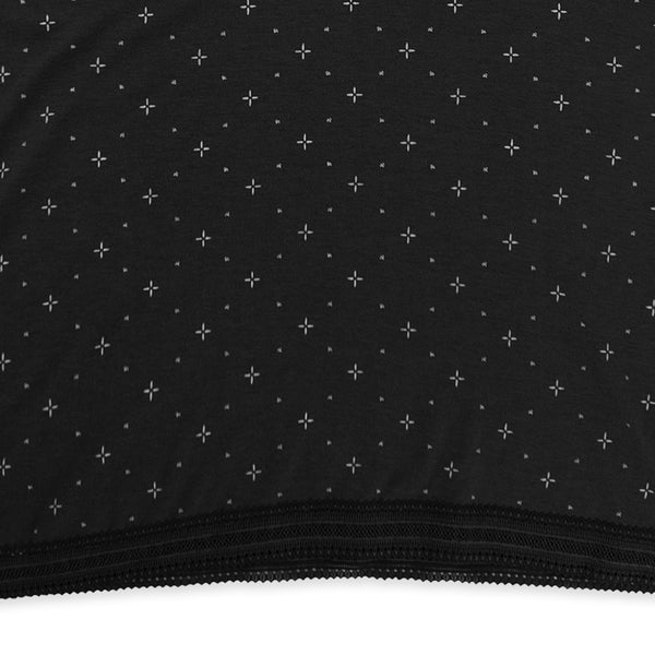 פיג'מה מודל עם תחרה