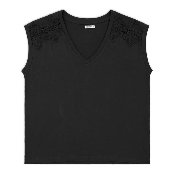 חולצה עם תחרה בכתף