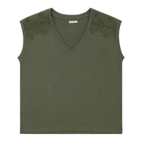 חולצה עם תחרה בכתף